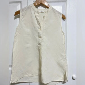 UNIQLO Sleeveless Shirt Size XS